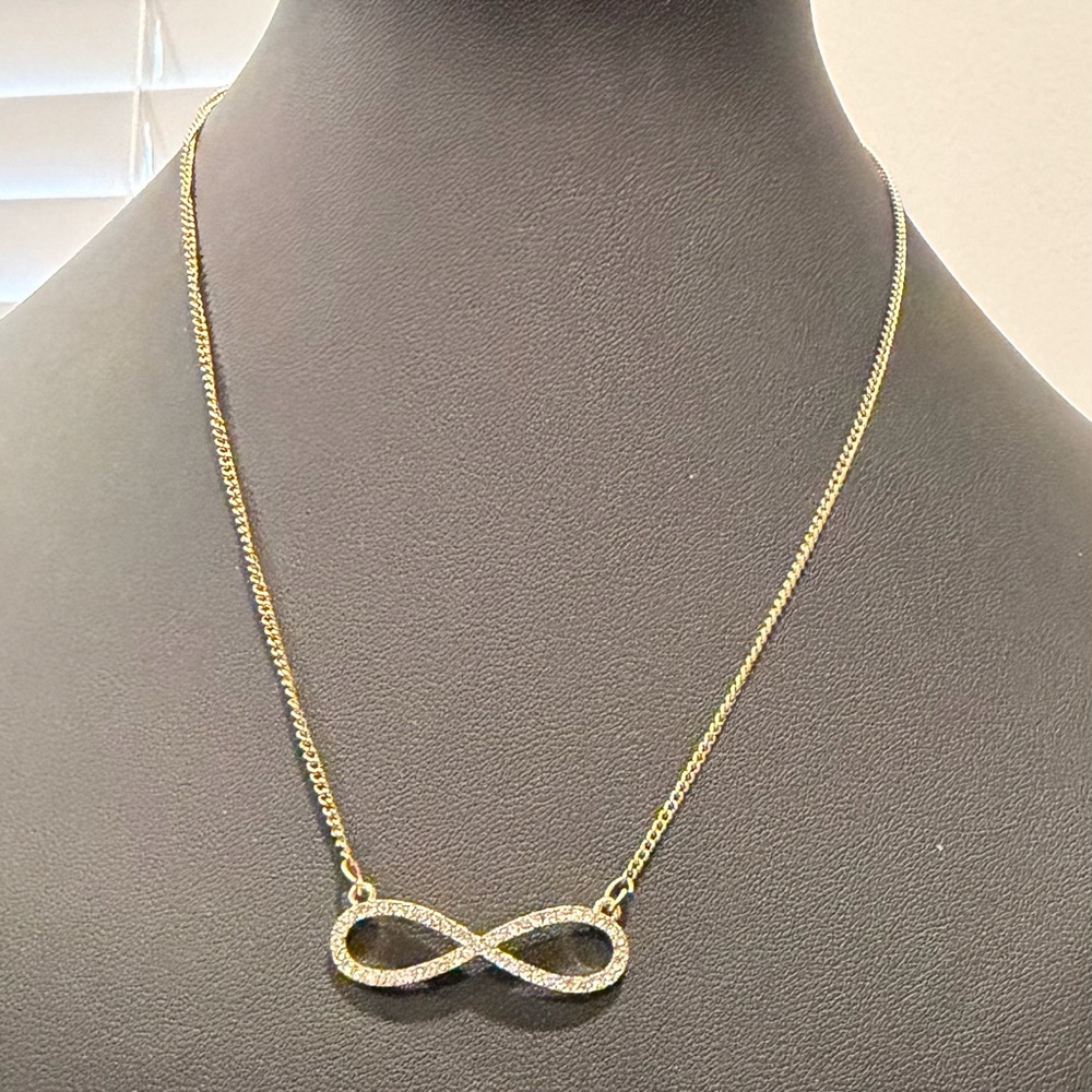 Elegant Gold Infinity Necklace